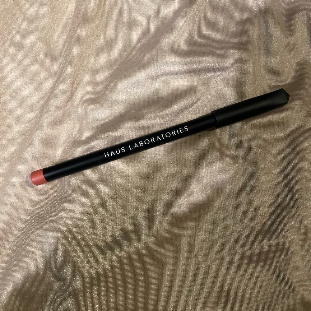 NEW HAUS LABS LIPLINER